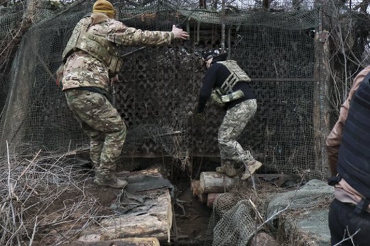 Karas Ukrainoje. Skaudus praradimas fronte: elitinių rusų dronų pajėgų puolimas kainavo brangų tanką