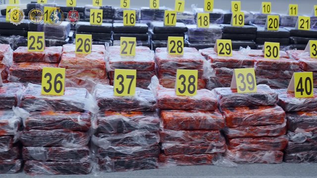 Smūgis narkotikų kontrabandininkams – neteko daugiau nei 800 kg kokaino: dar 220 kg nepasiekė Lietuvos