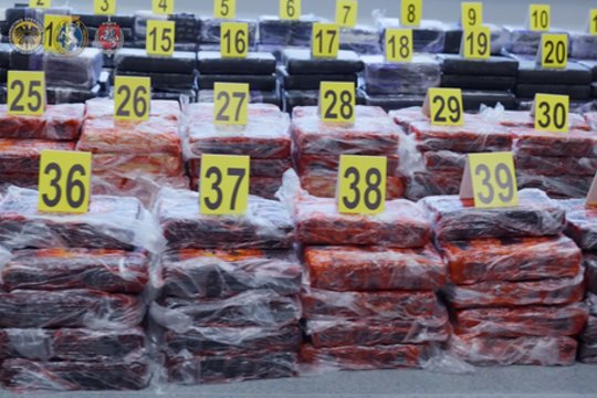 Smūgis narkotikų kontrabandininkams – neteko daugiau nei 800 kg kokaino: dar 220 kg nepasiekė Lietuvos