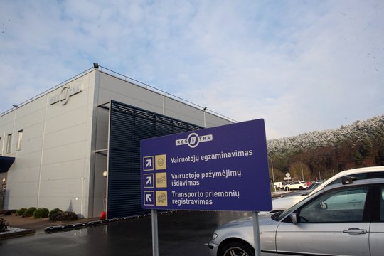 Prigavo: du „Regitros“ darbuotojai neteisėtai registravo automobilius