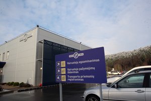 Prigavo: du „Regitros“ darbuotojai neteisėtai registravo automobilius