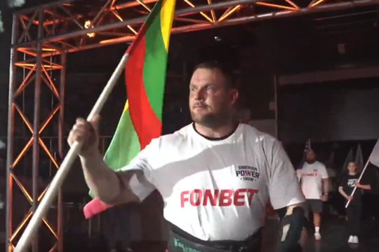 Sibire – ne tik trispalvė: Lietuvos galiūnas varžybų metu šlovino Rusiją ir ištartais žodžiais