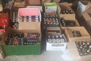 Pakartotinės kratos Dusetose: rasta kontrabandinių cigarečių ir alkoholio