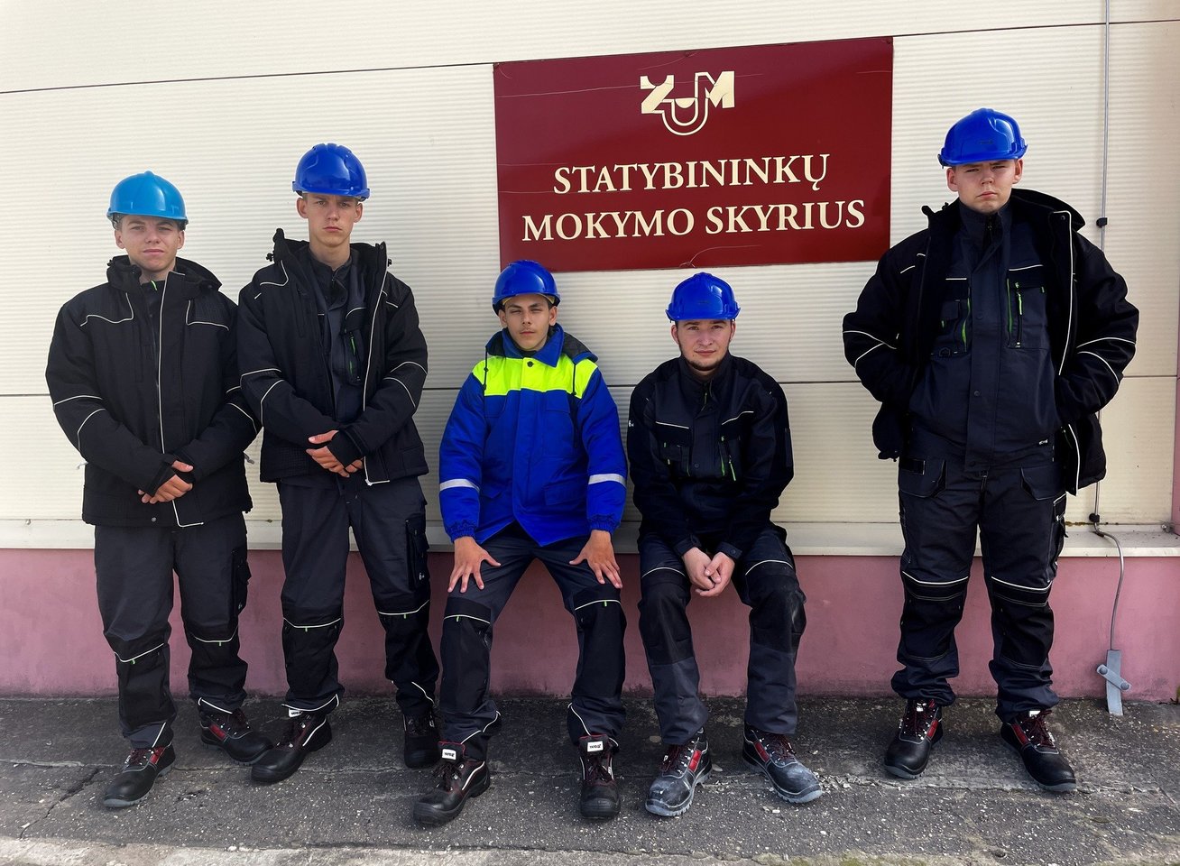  Joniškio žemės ūkio mokyklos moksleiviai.