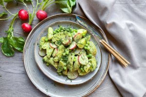 Šviežių bulvyčių salotos: papildykite savo stalą naujais skoniais ir lengvesniais pasirinkimais