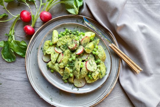 Šviežių bulvyčių salotos: papildykite savo stalą naujais skoniais ir lengvesniais pasirinkimais