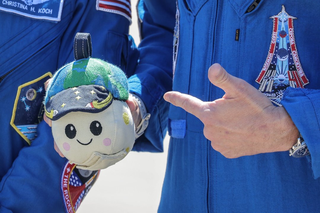 Trečia diena kosmose: astronautai jau mato Mėnulį vis didesnį