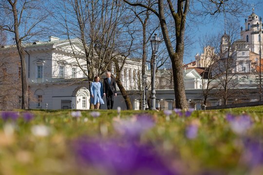 G. Nausėdos ir D. Nausėdienės sveikinimas šv. Velykų proga: linki vienybės ir dvasinio atgimimo