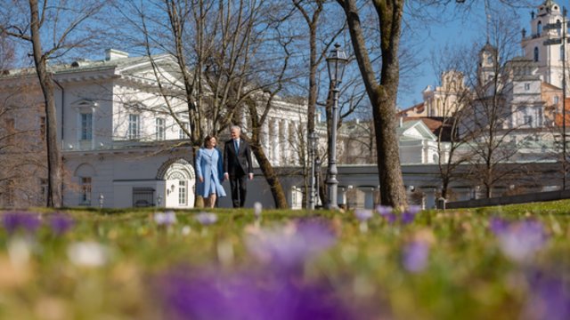 G. Nausėdos ir D. Nausėdienės sveikinimas šv. Velykų proga: linki vienybės ir dvasinio atgimimo