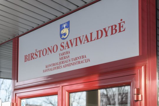 Teismas ėmėsi Birštono vicemero V. Kederio ir tarybos narių „čekiukų“ bylų, kvies liudytojus