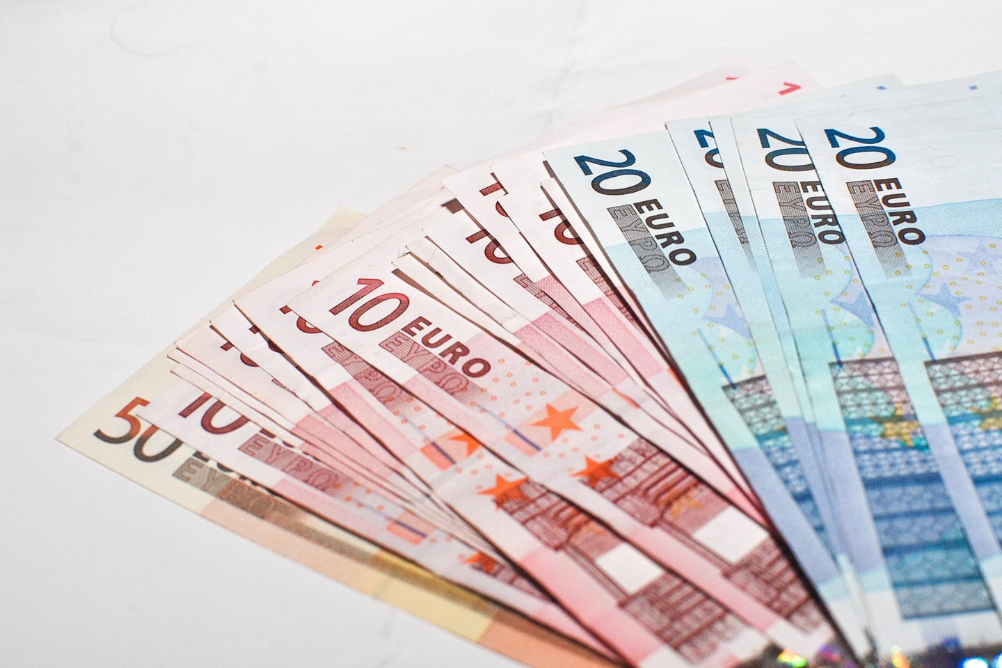 Visi, kurie nusprendė iš pensijų fondų atsiimti kauptas II pakopos pensijas, su nekantrumu laukia tos dienos, kai pinigai įkris į sąskaitas.<br>kiti