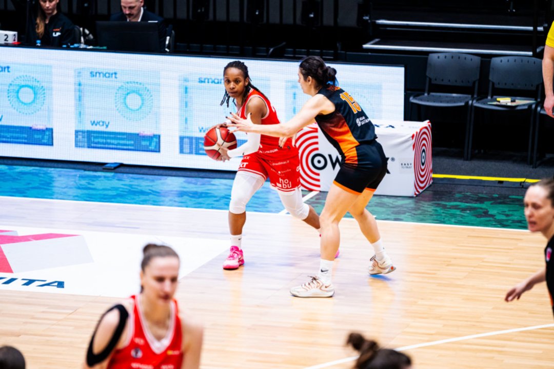 Amerikietės benefisas padėjo vilnietėms apginti „Open Smart Way MLKL“ trofėjų