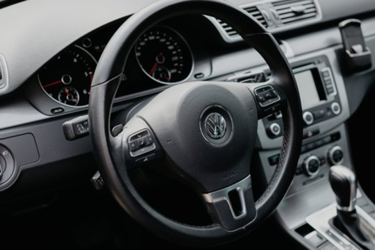 Tik tai padarę – gerokai sutaupysite degalų: tereikia paspausti vieną mygtuką automobilyje