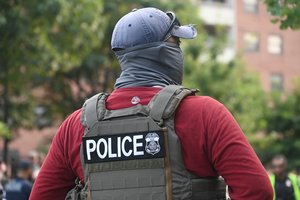 Netoli Baltųjų rūmų – šūviai: sugužėjo policijos pajėgos