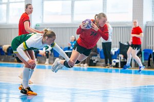 Lietuvos moterų rankinio lygoje liko keturios pretendentės į čempionės titulą