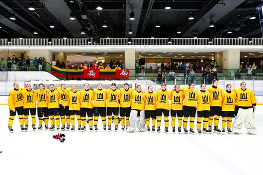 Pasaulio čempionate moterų ledo ritulio rinktinė išplėšė sidabro apdovanojimus