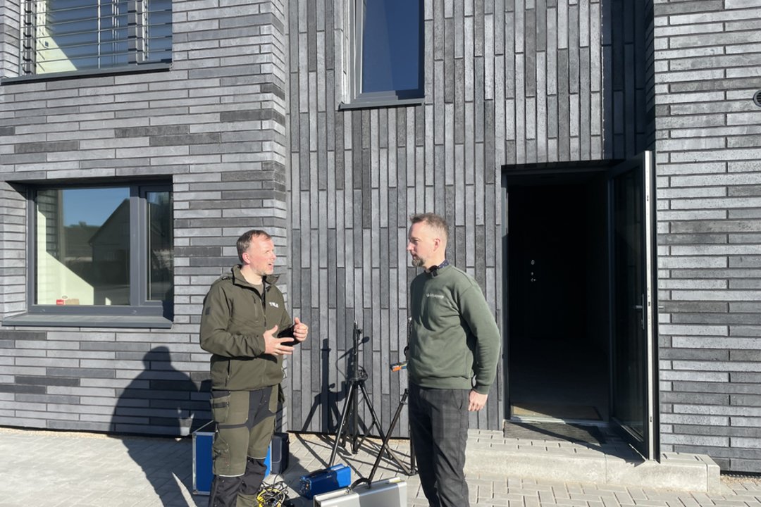 Sūnaus įkvėptas Algimantas įsirengė saulės elektrinę: „Kaip jis gali aplenkti tėvą?“