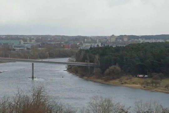 Prie tilto Panemunėje – specialiųjų tarnybų sujudimas: vyksta paieška