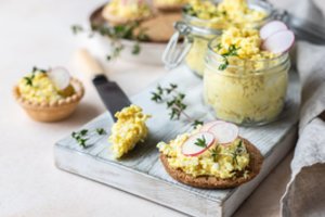 Trys gardūs patiekalai su kiaušiniais per kelias minutes: skonis – fantastiškas