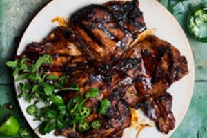 Dvi gardžios idėjos, kurios išgelbės: įspūdingam patiekalui iš mėsos visai nereikės brangių ingredientų