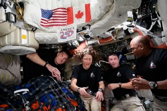 NASA „Artemis II“ misijos astronautai prabilo apie patirtį: sausainiai, moksliniai darbai ir ypatinga akimirka