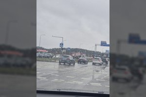 Vilniuje užsidegė automobilis – į pagalbą skubėjo ugniagesiai