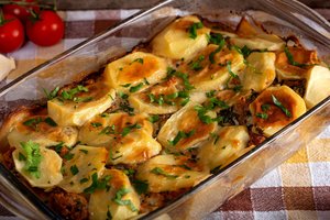 Mėsos ir bulvių apkepas: sotu ir labai labai gardu