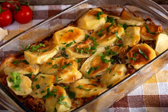 Mėsos ir bulvių apkepas: sotu ir labai labai gardu