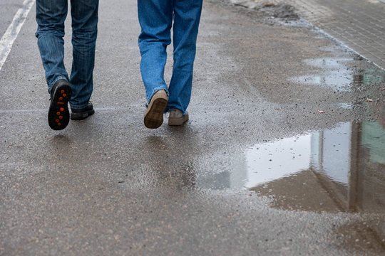 Ciklonas pamažu traukiasi: nors sulauksime kritulių – pasitaikys ir saulės