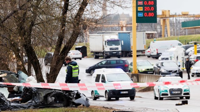 Per sunkvežimio ir BMW avariją žuvo žmogus: užfiksavo siaubingus avarijos padarinius