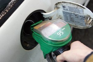 Vokietijoje dyzelino kaina pirmą kartą viršijo 2,5 euro už litrą