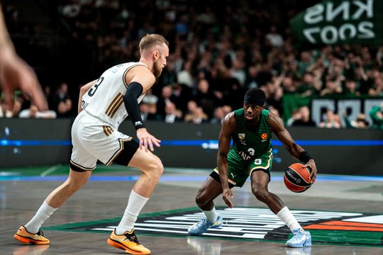 Pergalės link: „Žalgiris“ namuose užtikrintai pirmauja prieš „Dubai Basketball“