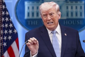 Per 12 valandų – nuo D. Trumpo grasinimų nušluoti Iraną iki paliaubų: kaip viskas vyko