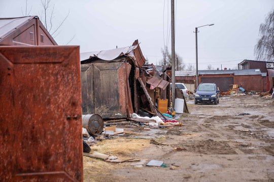 Kauno garažus išgarsino ne tik aistros dėl griovimo: akys krypsta į 9-metės pagrobėjo požeminį būstą
