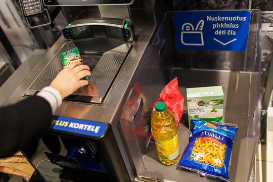 Nuoseklus kainų mažinimas „Lidl“ parduotuvėse – atpigintų prekių krepšelio kaina sumažėjo beveik 45 eurais