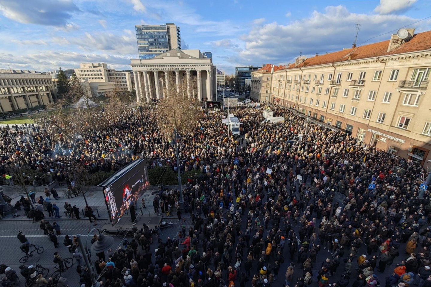 Tūkstantinė minia, rodanti, kad jai ne vis vien: užfiksavo protestą už laisvą žodį<br>V. Skaraičio nuotr.