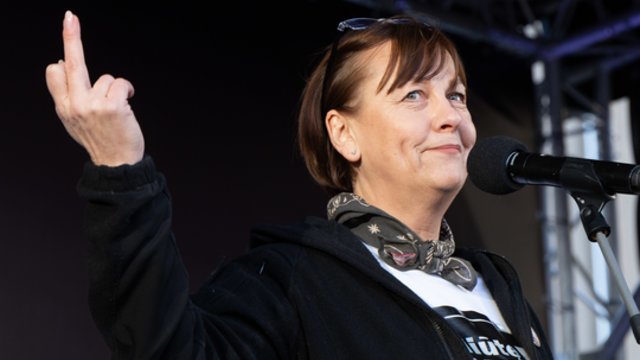 Užfiksavo R. Miliūtės akibrokštą: minia aplodismentais pasitiko tokį gestą