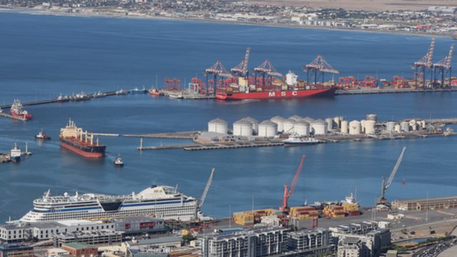 Hormūzo sąsiauris išlieka pavojingu ruožu: įspėja veiksmus suderinti su Iranu