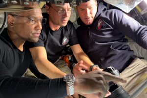 „Jaučiausi, lyg vaikščiočiau paviršiumi“: astronautai pasidalijo jaudinančia patirtimi skriejant apie Mėnulį