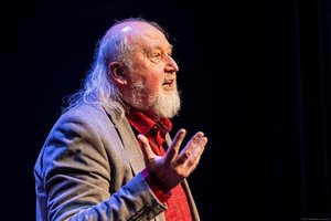 Apie teisę būti savimi: į Šiaulius sugrįžtantis Gytis Padegimas kuria „Molę Svini“