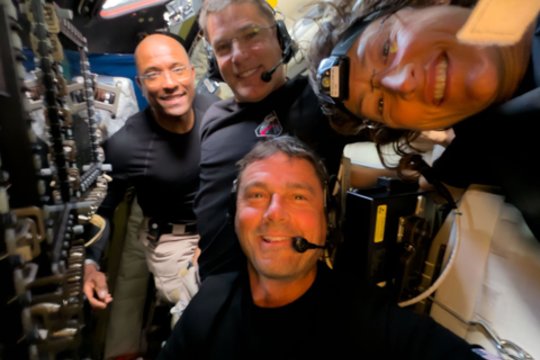 NASA misijos „Artemis 2“ įgula ruošiasi sugrįžimui į Žemę
