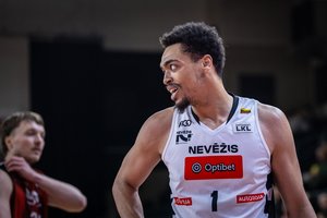 „Nevėžis“ atsisveikino su aukštaūgiu