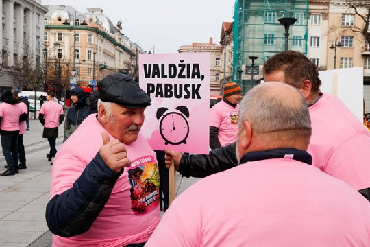 Į Vilnių vėl grįžo ūkininkai: sektoriuje – krizė, gyventojams nemokamai dalija pieną