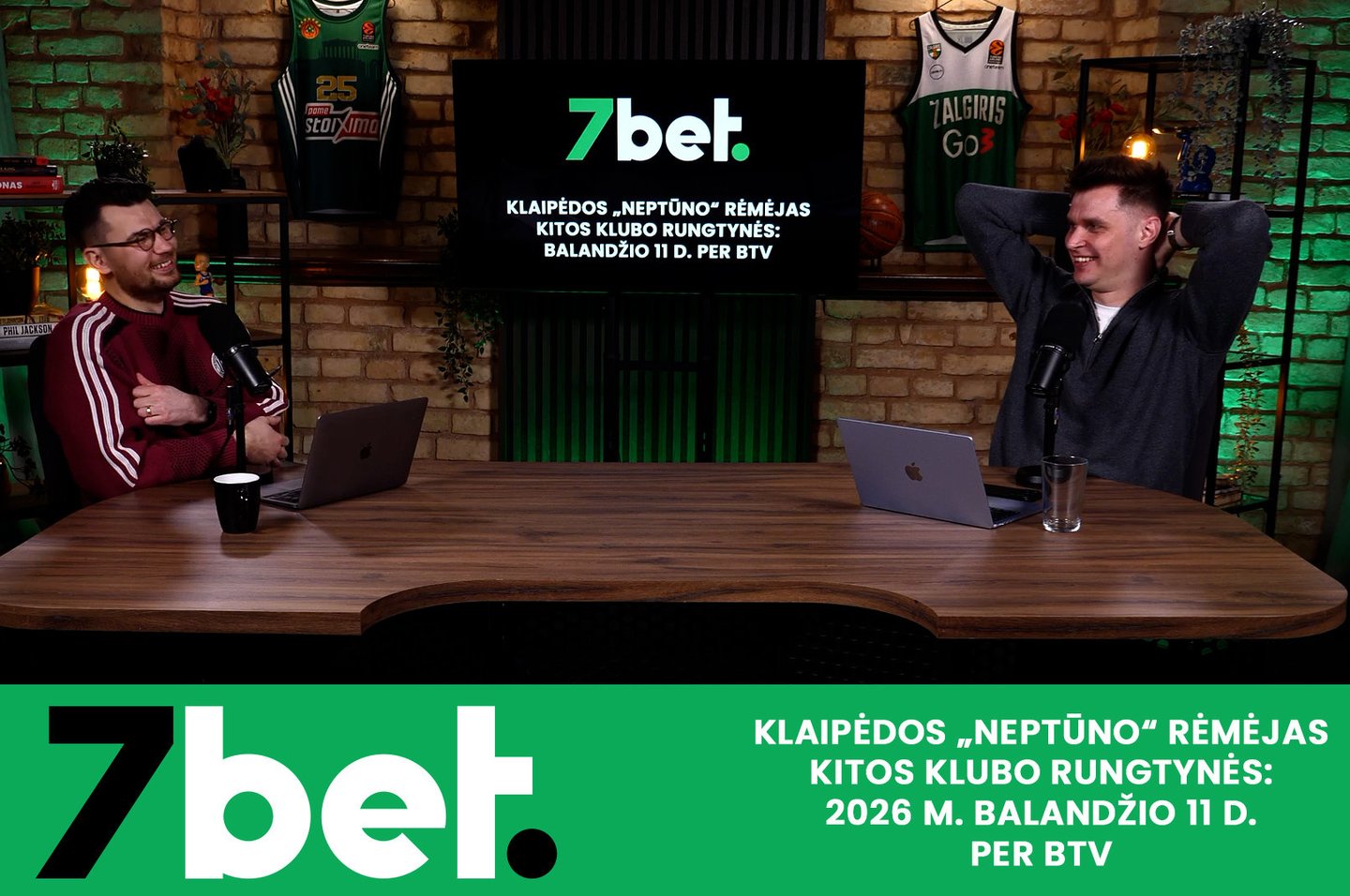 Krepšinio komentatorius Jonas Lekšas ir TV bei radijo laidų vedėjas Paulius Vaitiekūnas.