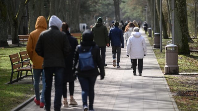 Išliks žvarbūs orai: sunkiai šils ir dieną