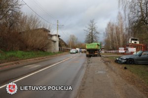 Sostinės policija ieško nepilnamečio gyvybę nusinešusios avarijos liudininkų