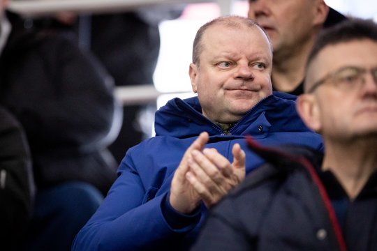 Sunkiai žodžius rinkęs S. Skvernelis stabdo narystę partijoje, trauksis iš pirmininkų: „Esu nustebęs“