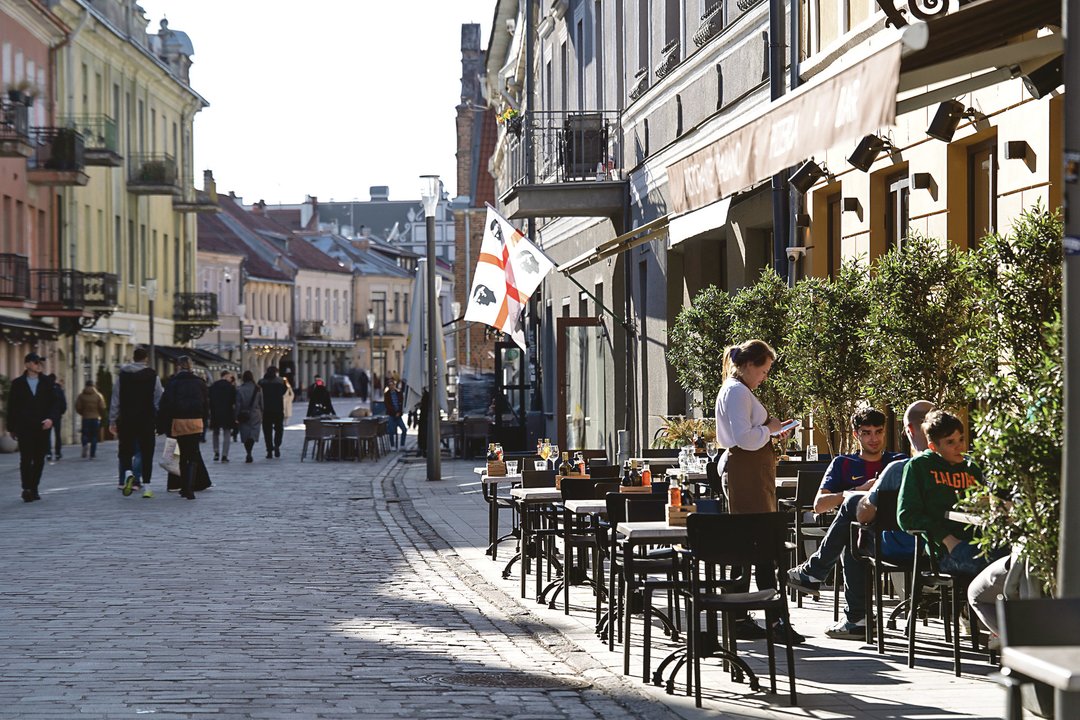 Miesto širdyje verslas leisgyvis: klientus išbaidė mokesčiai už įvažiavimą