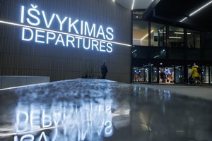 Dėl balionų grėsmės visą naktį buvo sustabdyta Vilniaus oro uosto veikla: paskelbė, kiek bėdų pridarė