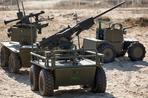 Mašinos vietoje karių: Ukrainoje šiemet jau tūkstančius karinių misijų įvykdė robotai